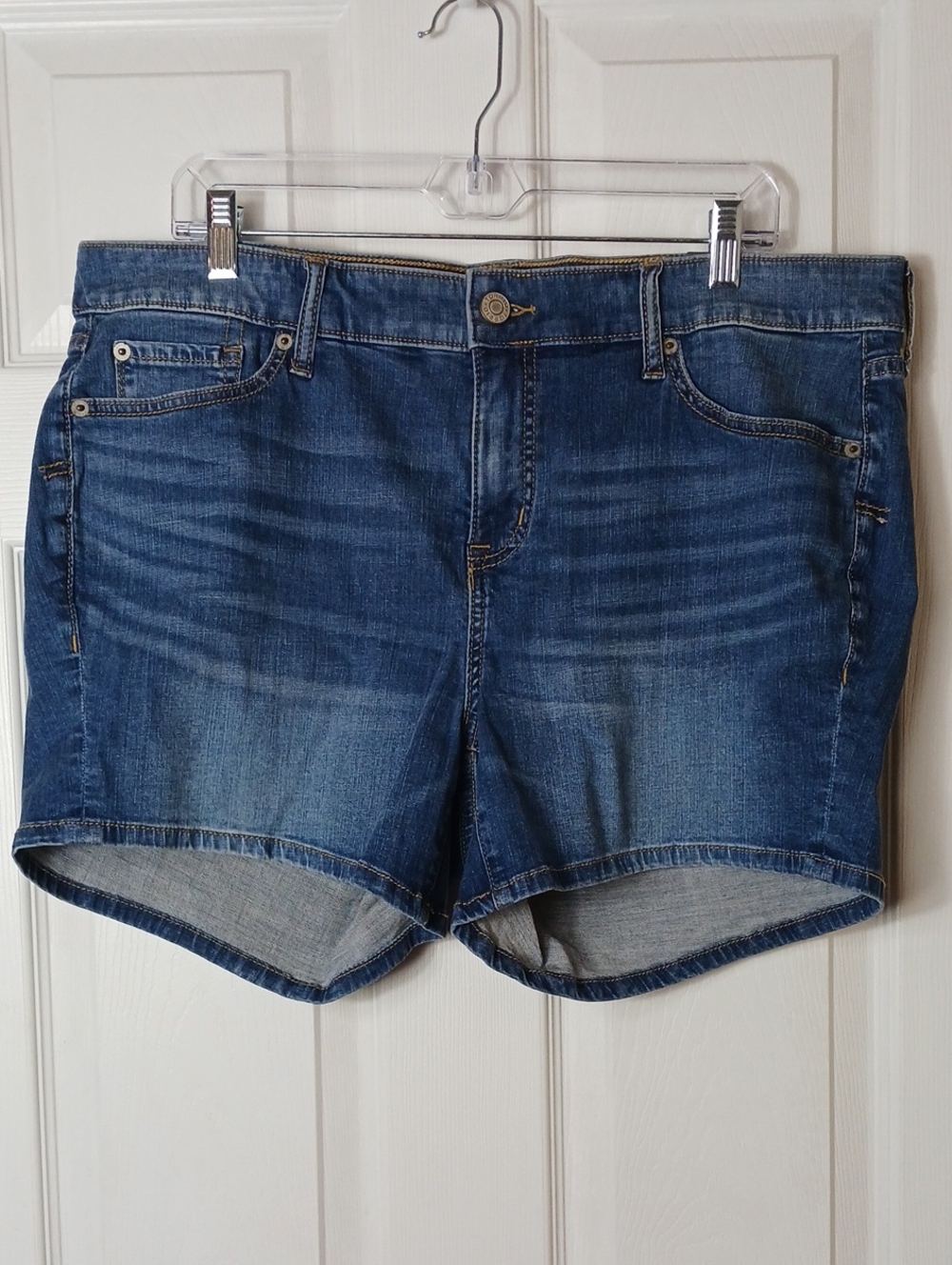 Torrid Perfect 5" Short Vintage Stretch Shorts Whiskering Chic Size 16